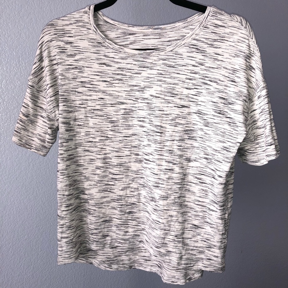 Lightweight lululemon t shirt